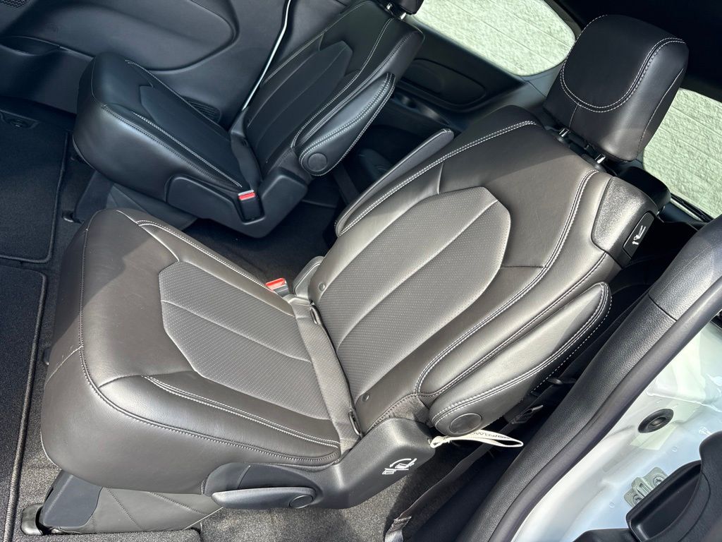 Thumbnail: 2027 Chrysler Pacifica - 9