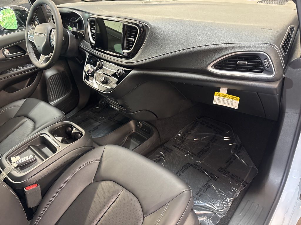 Thumbnail: 2027 Chrysler Pacifica - 12