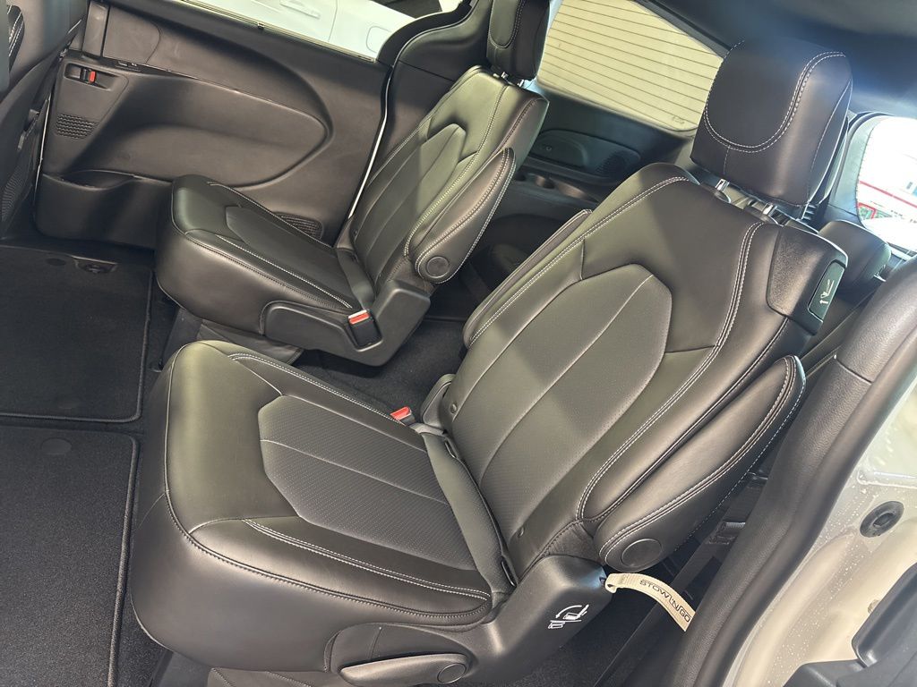 Thumbnail: 2027 Chrysler Pacifica - 32