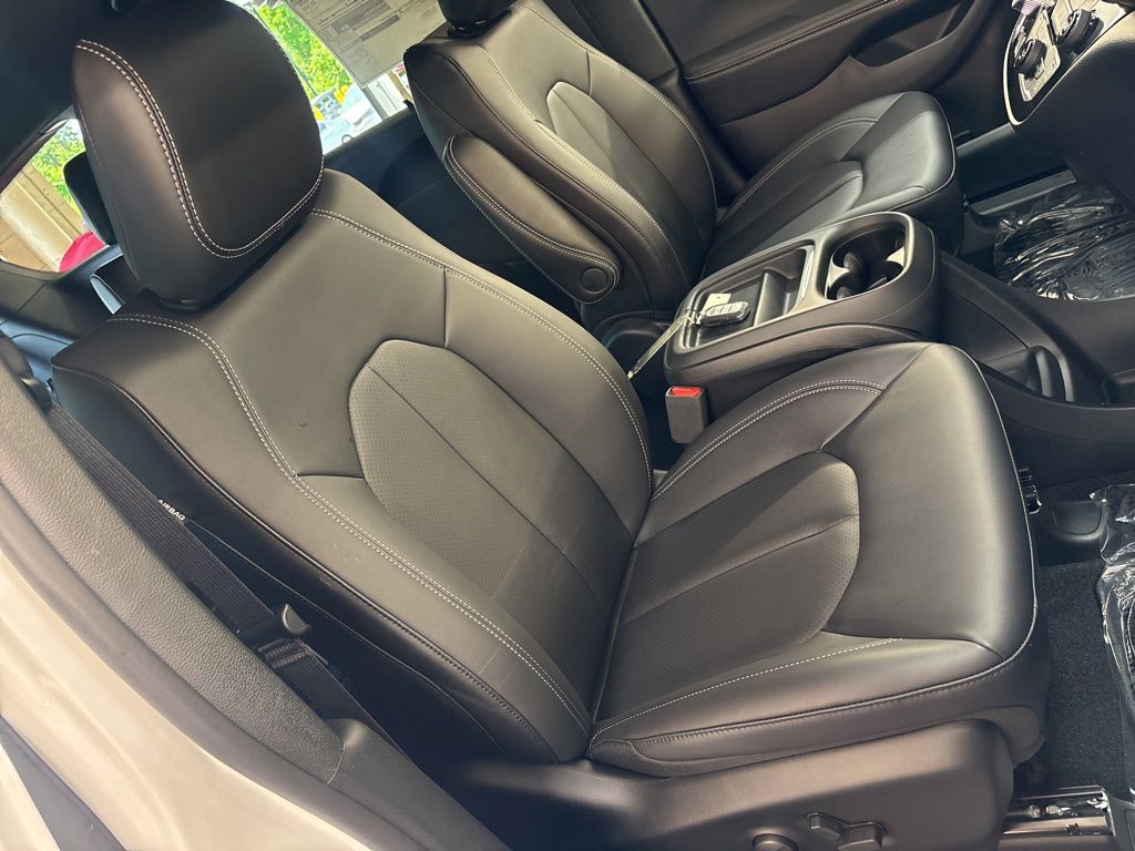 Thumbnail: 2027 Chrysler Pacifica - 47
