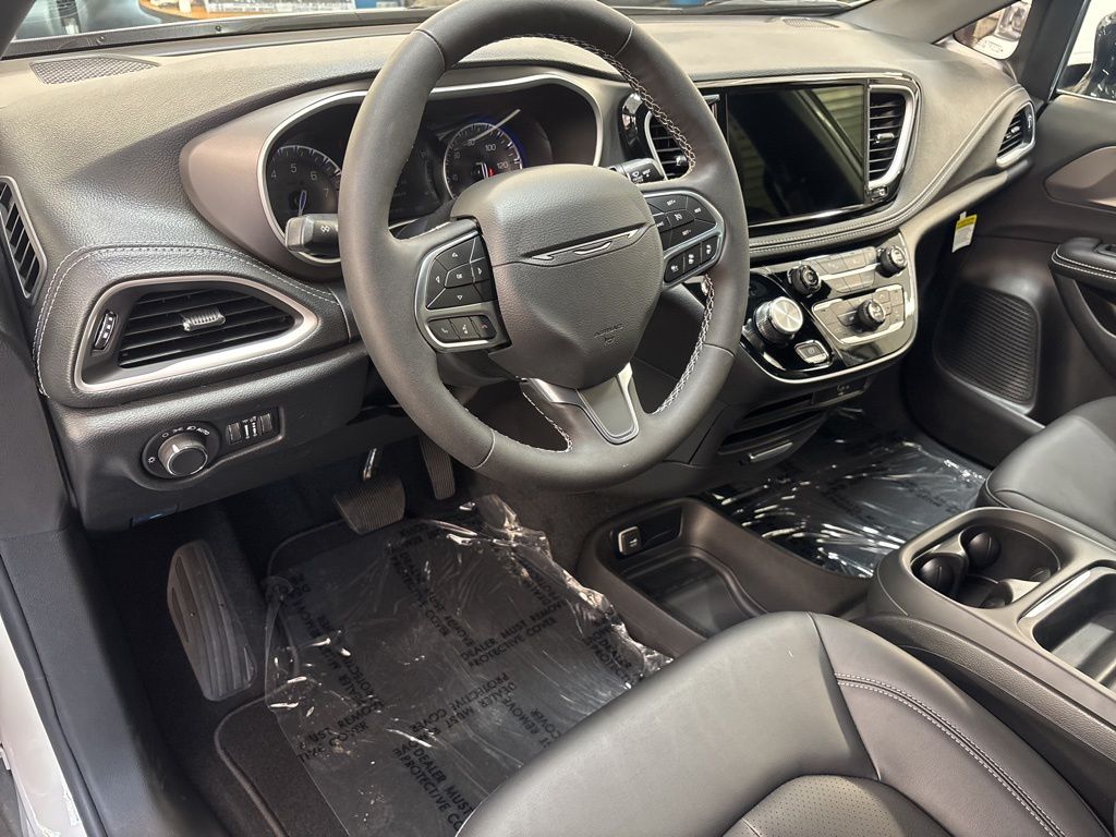 Thumbnail: 2027 Chrysler Pacifica - 2
