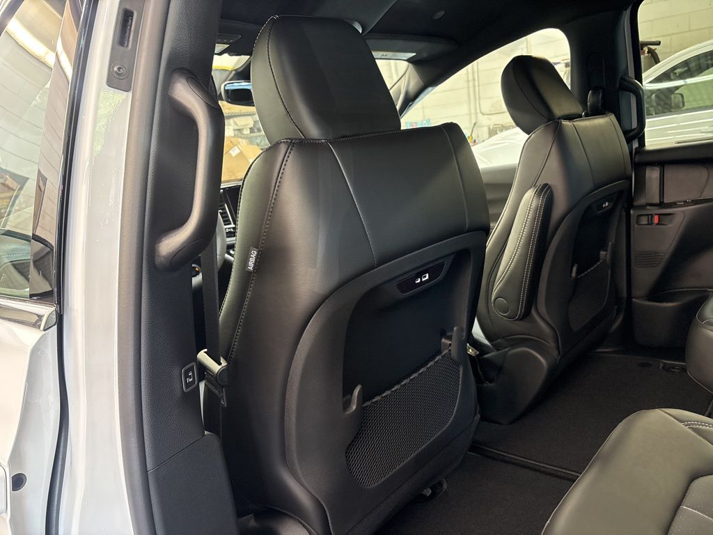 Thumbnail: 2027 Chrysler Pacifica - 10