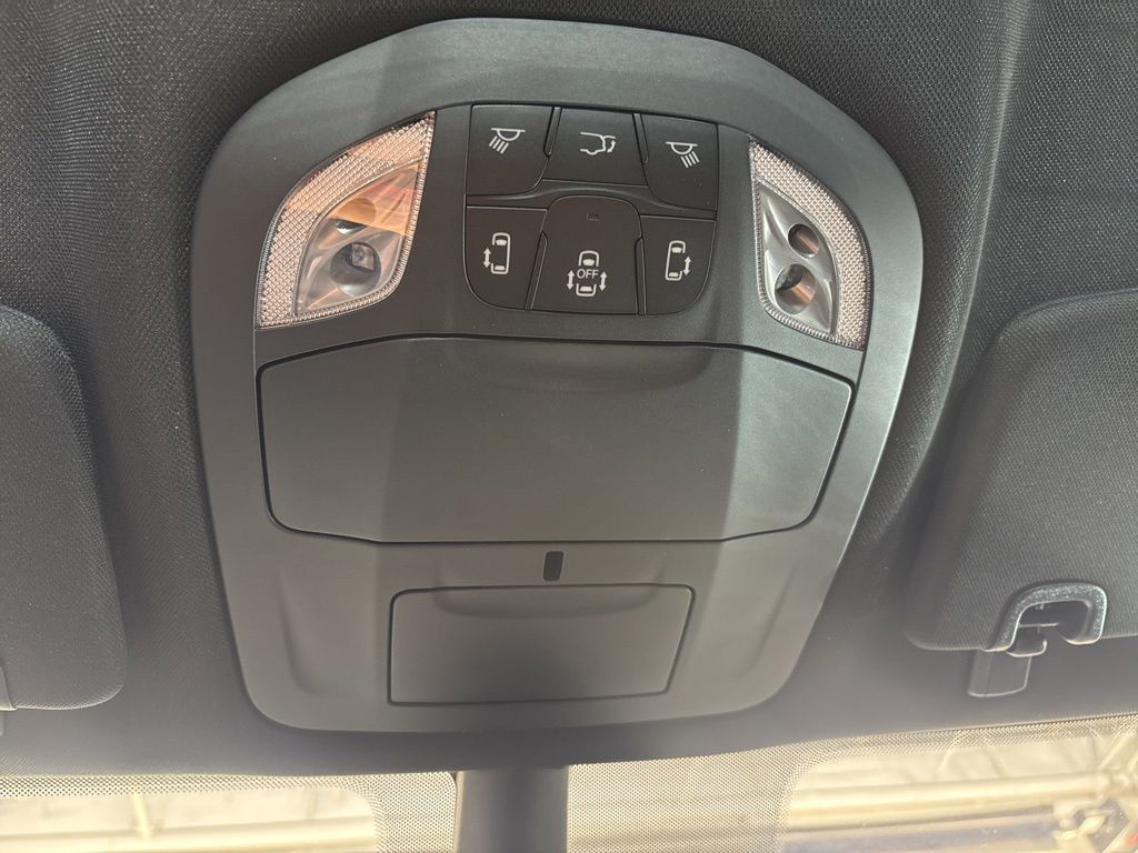 Thumbnail: 2027 Chrysler Pacifica - 31