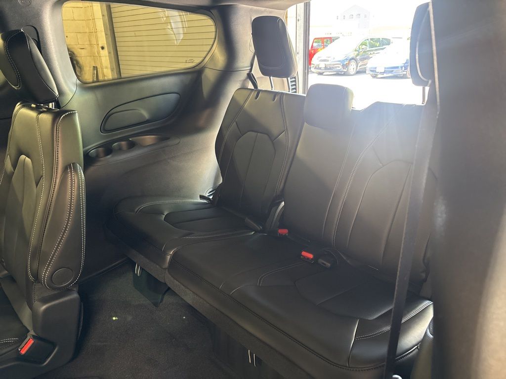 Thumbnail: 2027 Chrysler Pacifica - 35