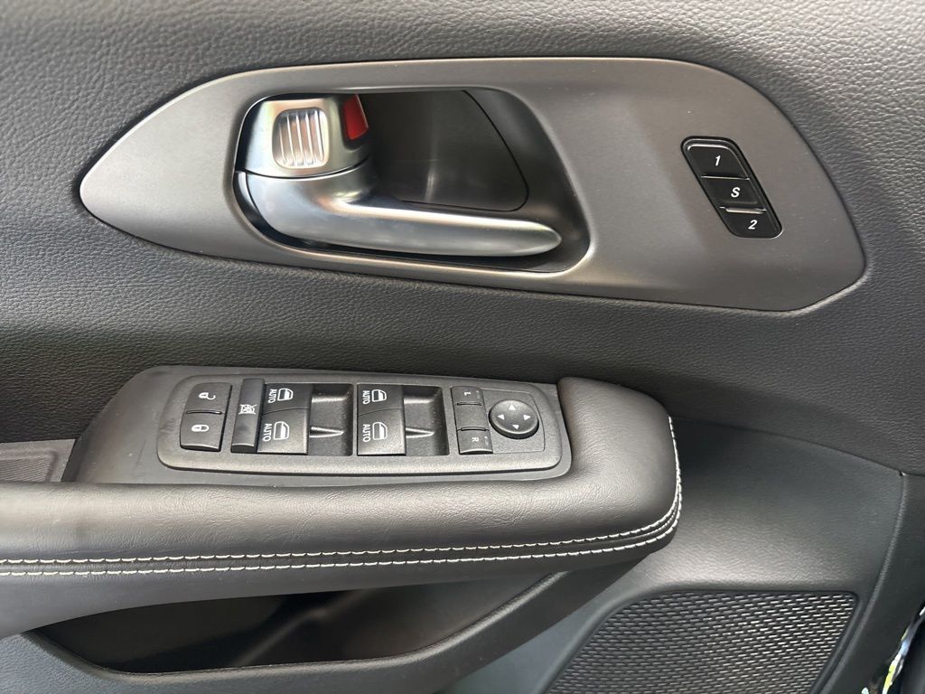 Thumbnail: 2027 Chrysler Pacifica - 23