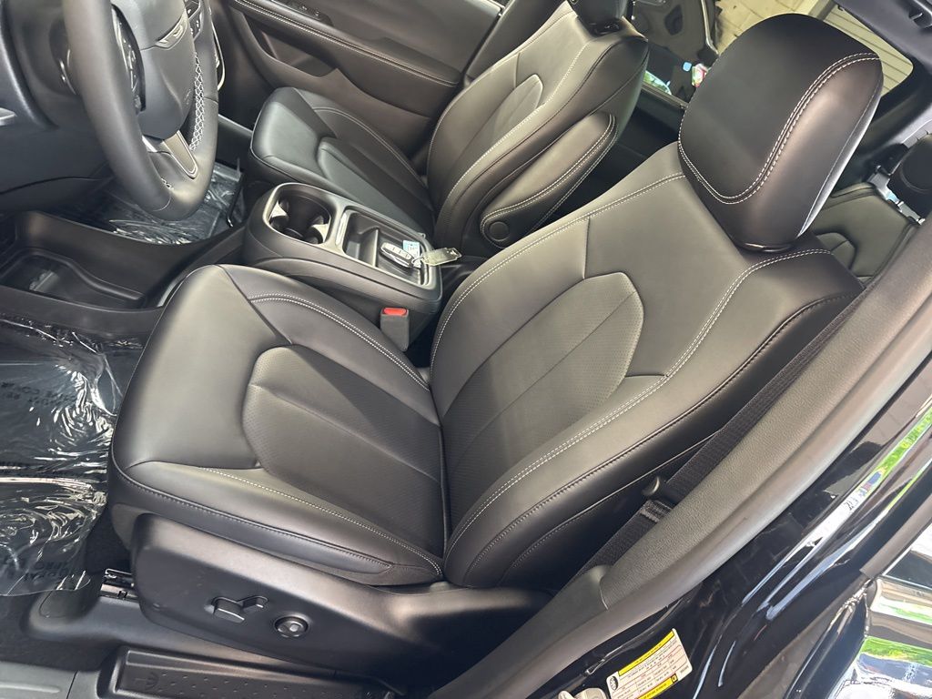 Thumbnail: 2027 Chrysler Pacifica - 9