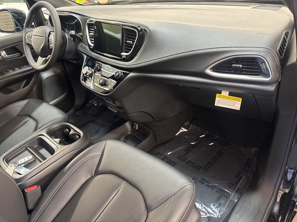 Thumbnail: 2027 Chrysler Pacifica - 13