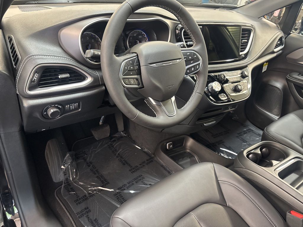Thumbnail: 2027 Chrysler Pacifica - 2