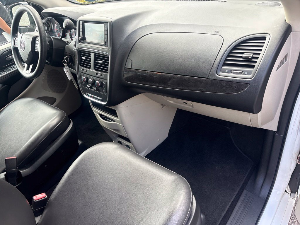 Thumbnail: 2019 Dodge Grand Caravan - 14