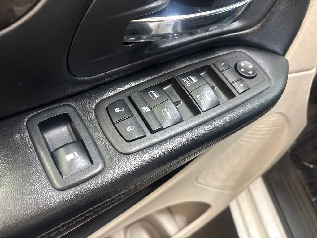 Thumbnail: 2019 Dodge Grand Caravan - 19