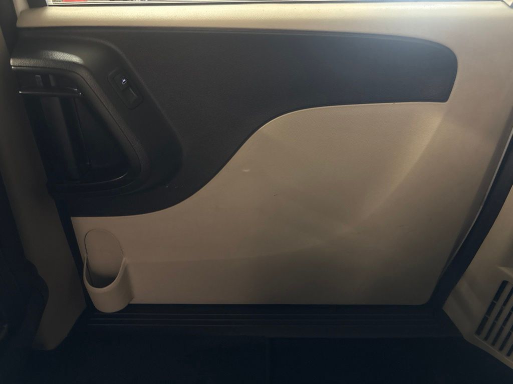 Thumbnail: 2019 Dodge Grand Caravan - 30