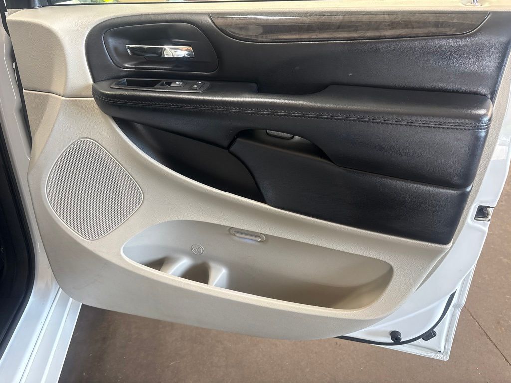 Thumbnail: 2019 Dodge Grand Caravan - 38