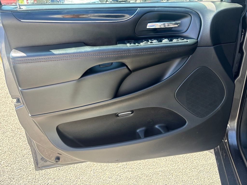 Thumbnail: 2019 Dodge Grand Caravan - 19