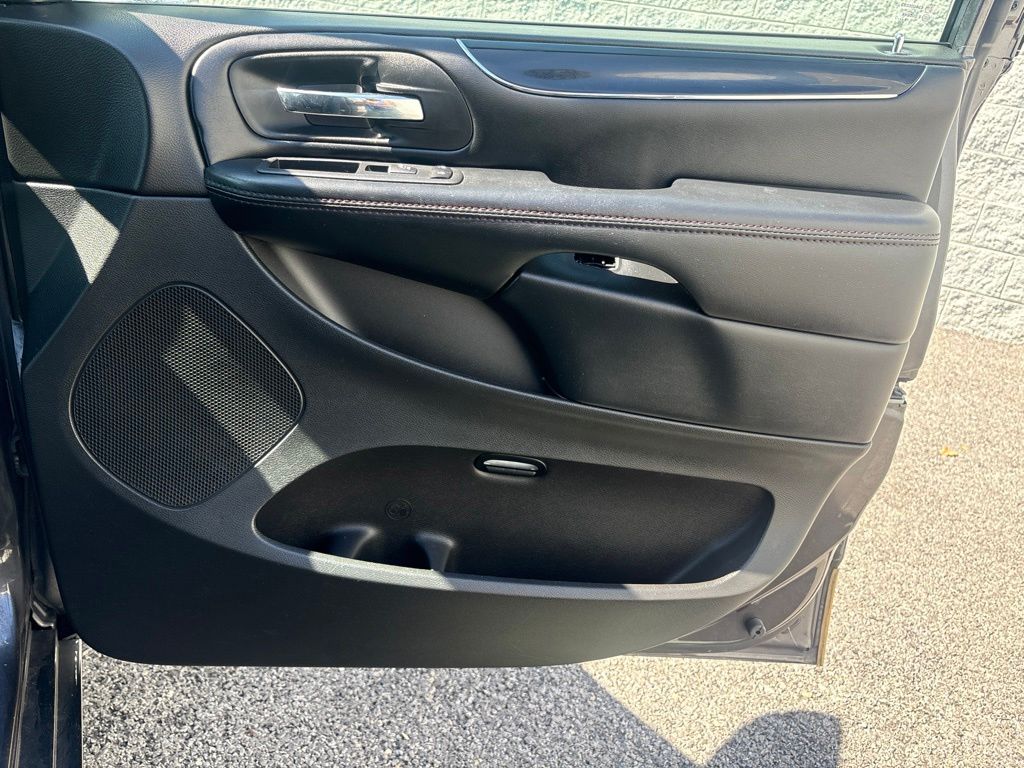Thumbnail: 2019 Dodge Grand Caravan - 34