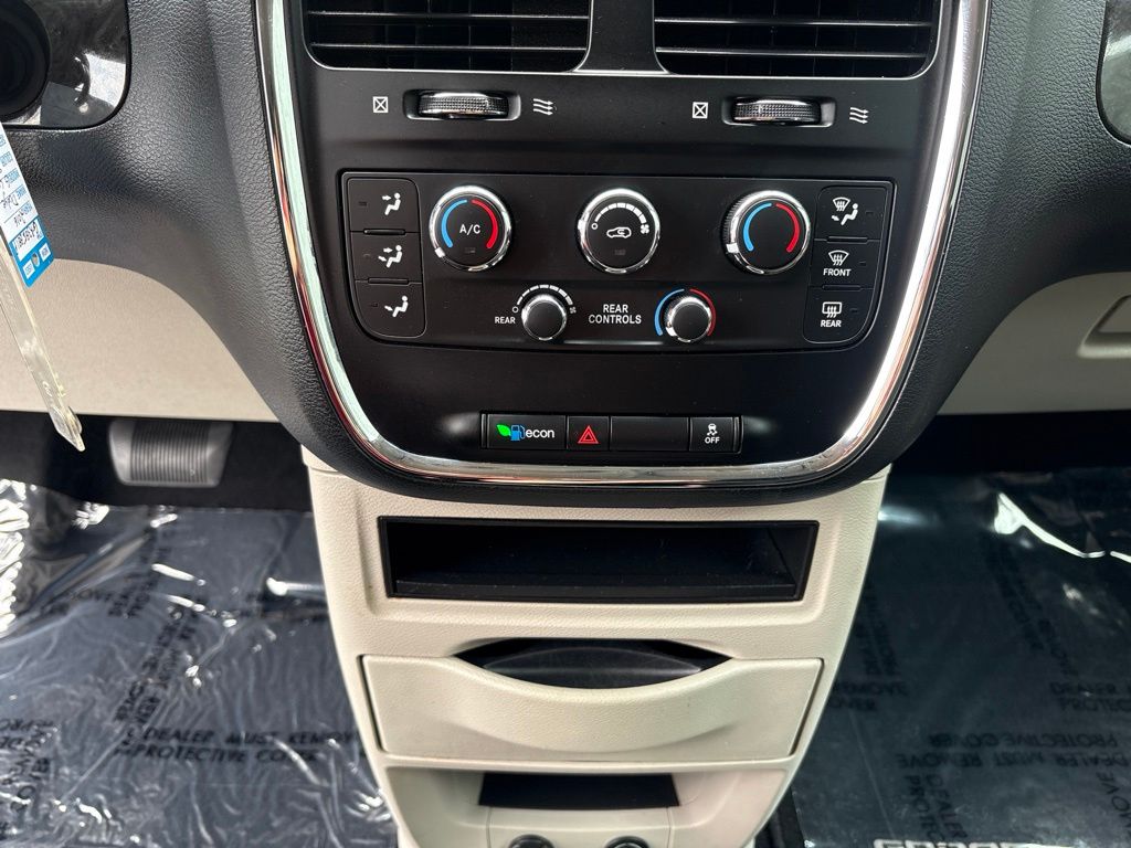 Thumbnail: 2016 Dodge Grand Caravan - 26