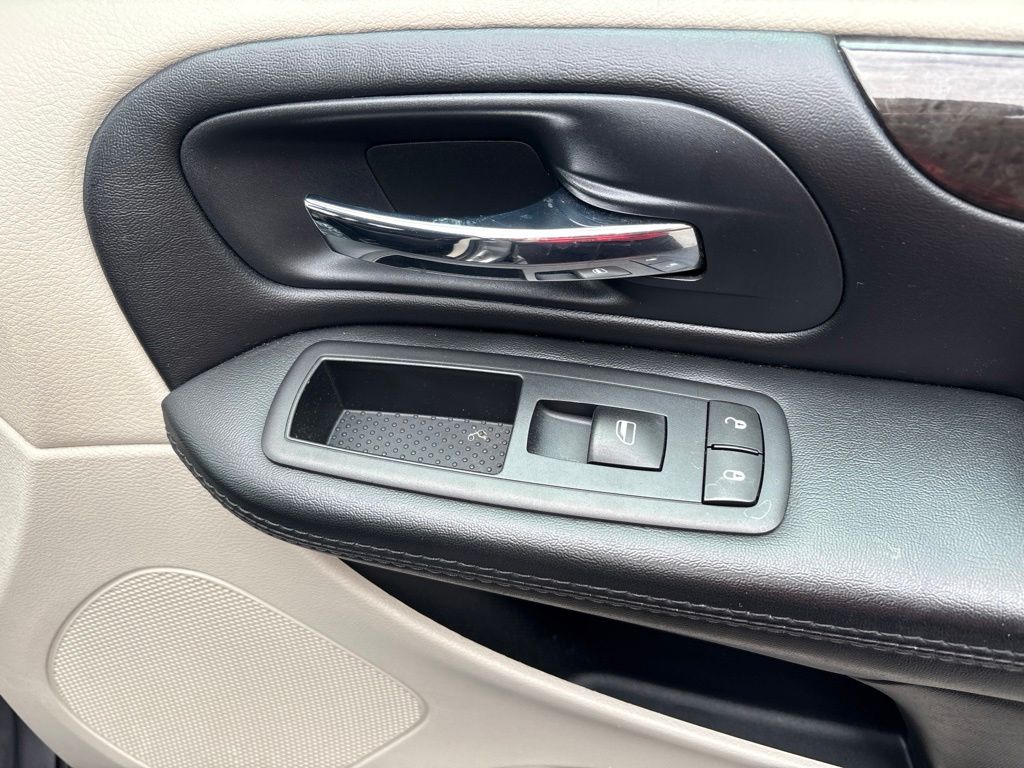 Thumbnail: 2016 Dodge Grand Caravan - 37