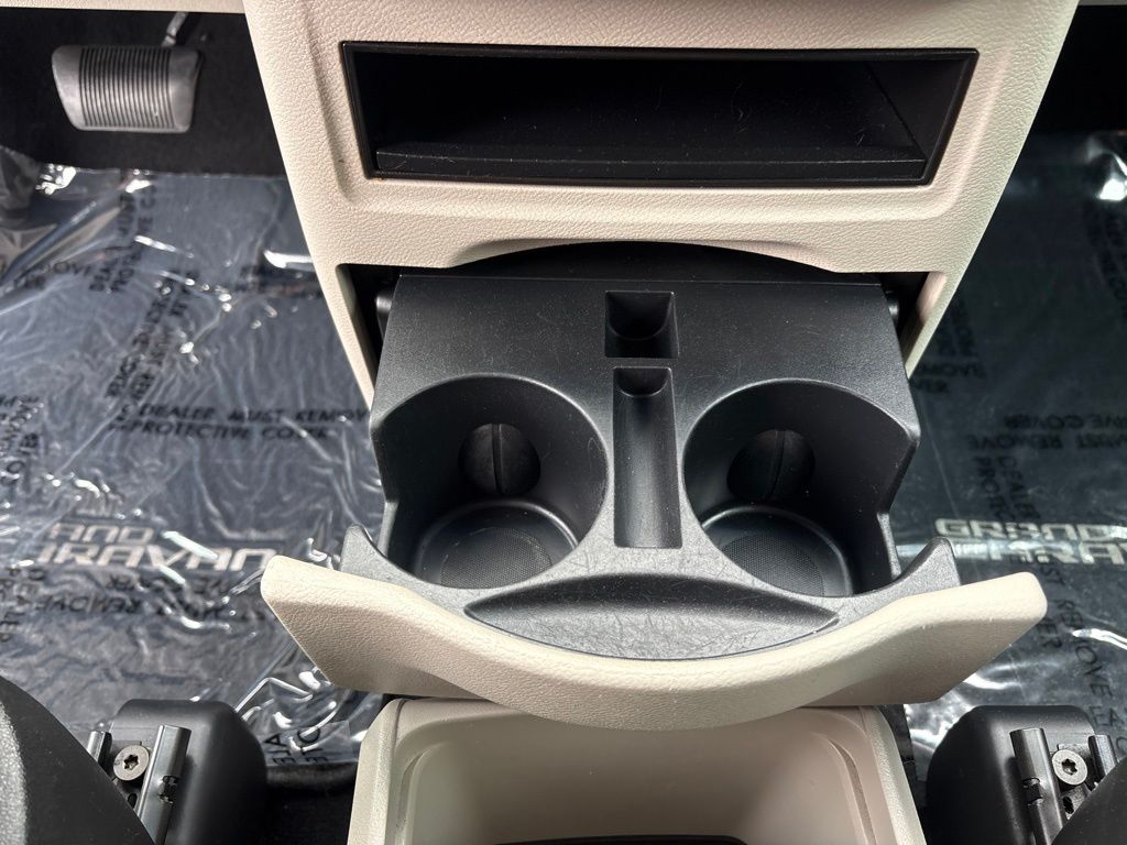 Thumbnail: 2016 Dodge Grand Caravan - 14