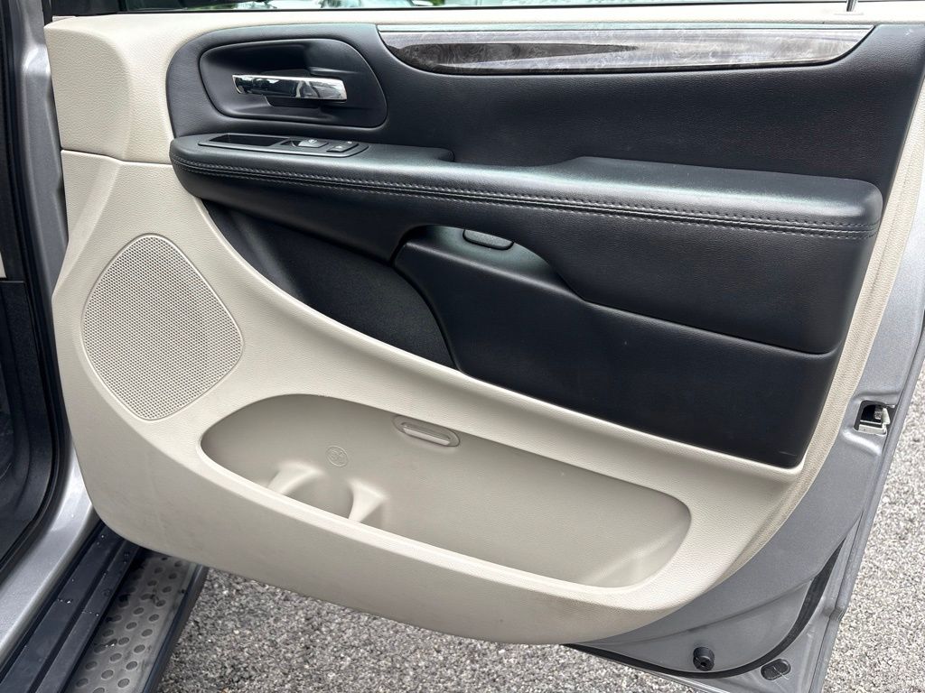 Thumbnail: 2016 Dodge Grand Caravan - 36