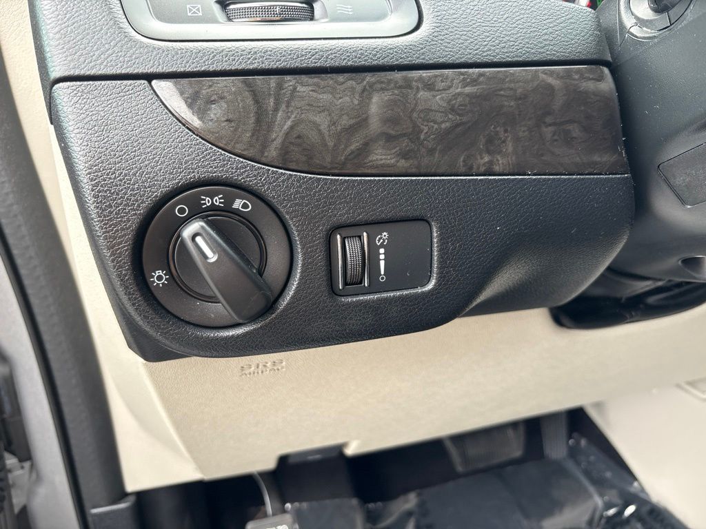 Thumbnail: 2016 Dodge Grand Caravan - 23