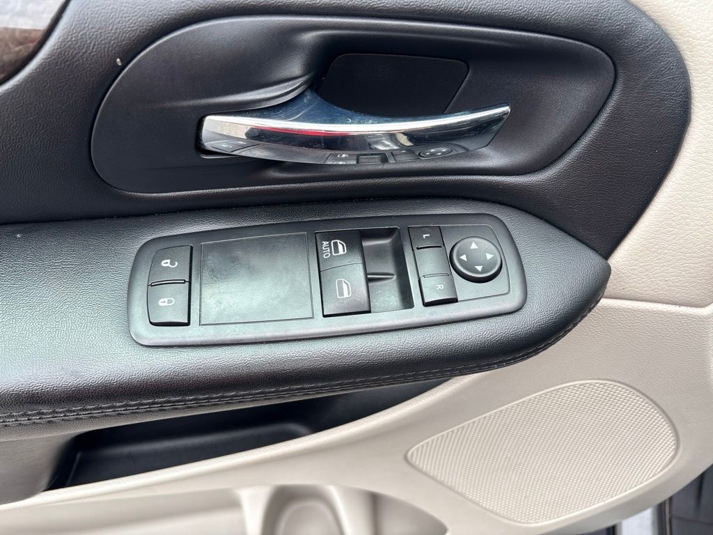 Thumbnail: 2016 Dodge Grand Caravan - 22