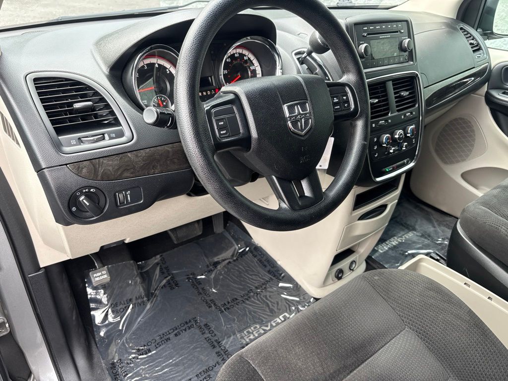Thumbnail: 2016 Dodge Grand Caravan - 2