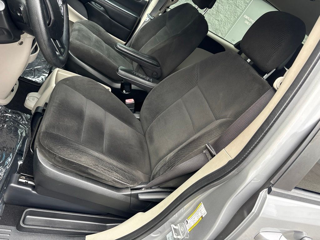 Thumbnail: 2016 Dodge Grand Caravan - 8