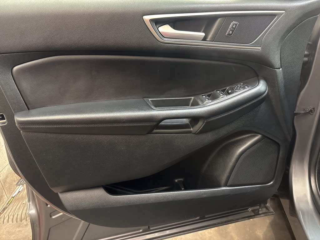 Thumbnail: 2023 Ford Edge - 21