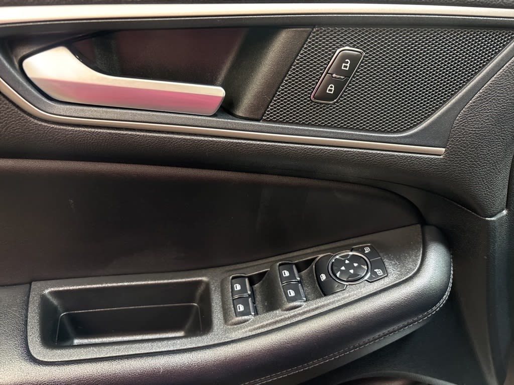 Thumbnail: 2023 Ford Edge - 22