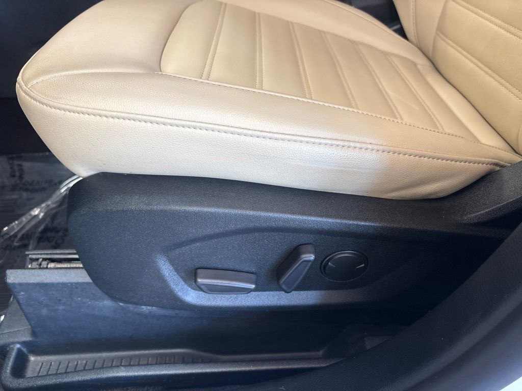 Thumbnail: 2020 Ford Edge - 24