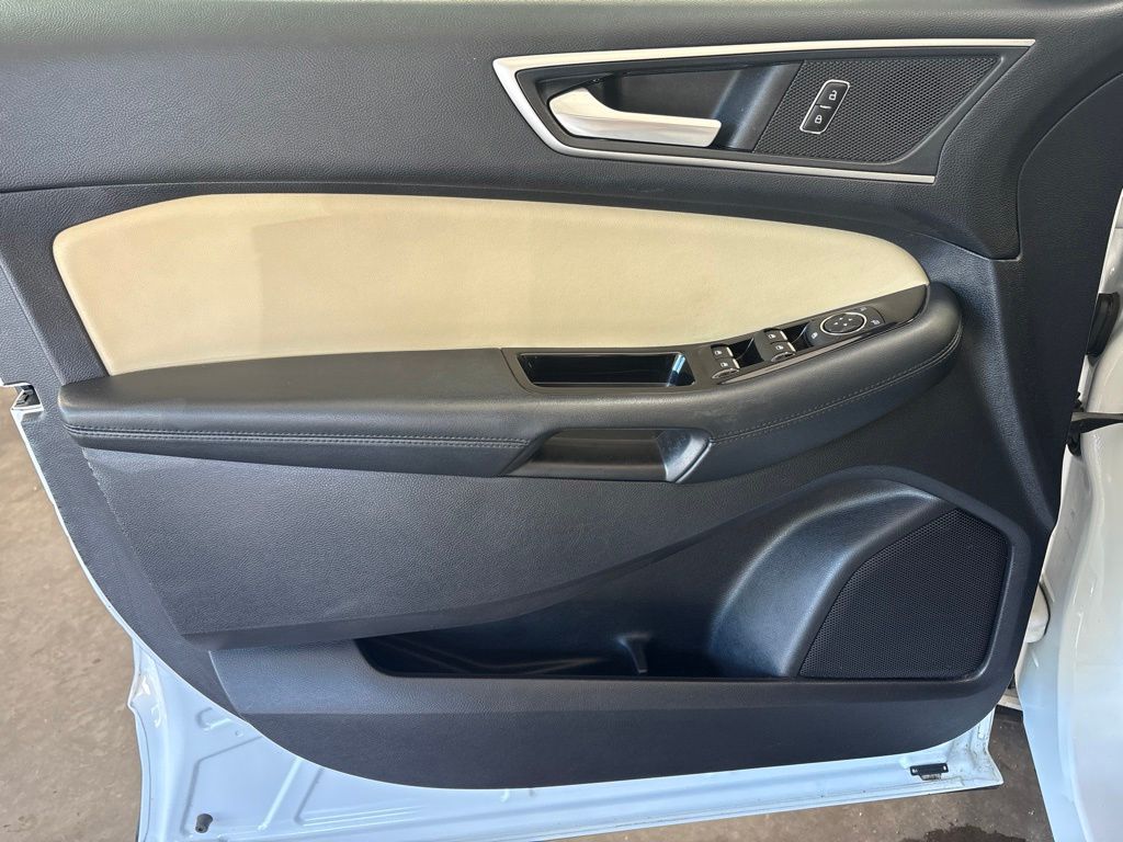 Thumbnail: 2020 Ford Edge - 21