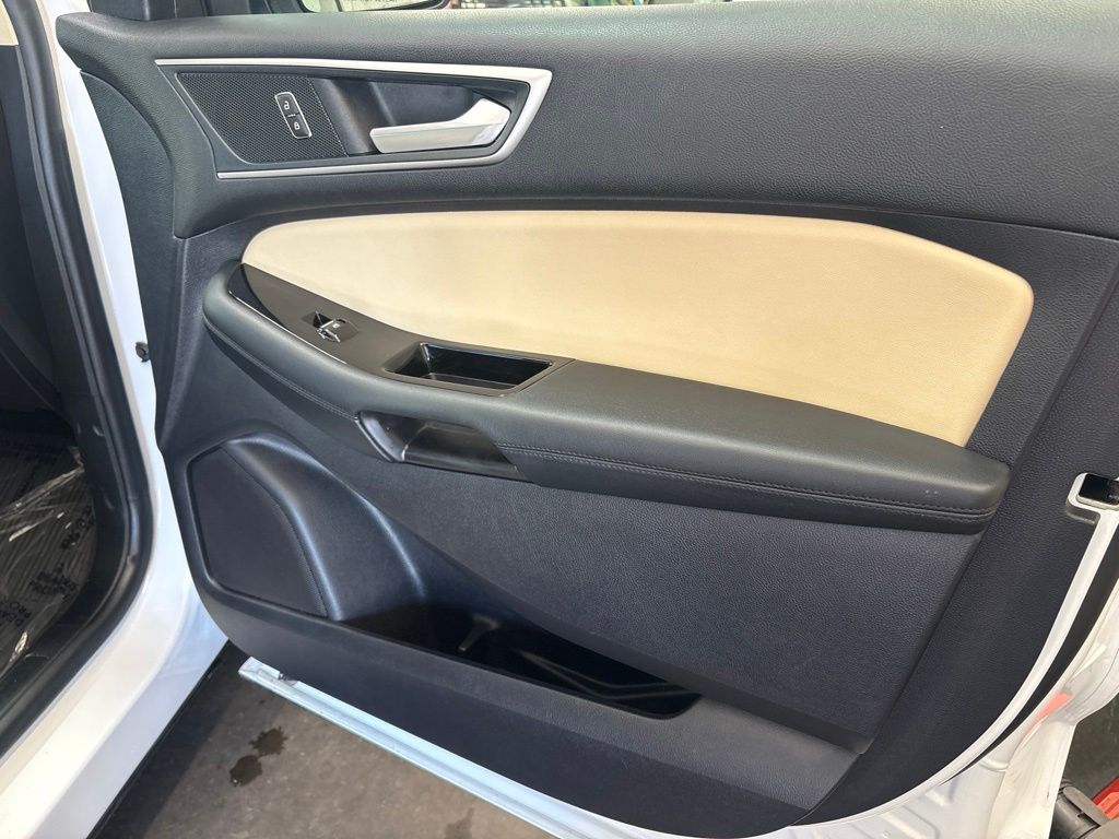 Thumbnail: 2020 Ford Edge - 41