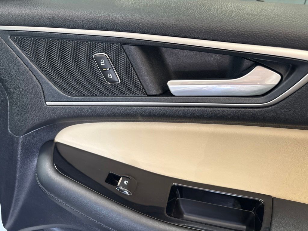 Thumbnail: 2020 Ford Edge - 43