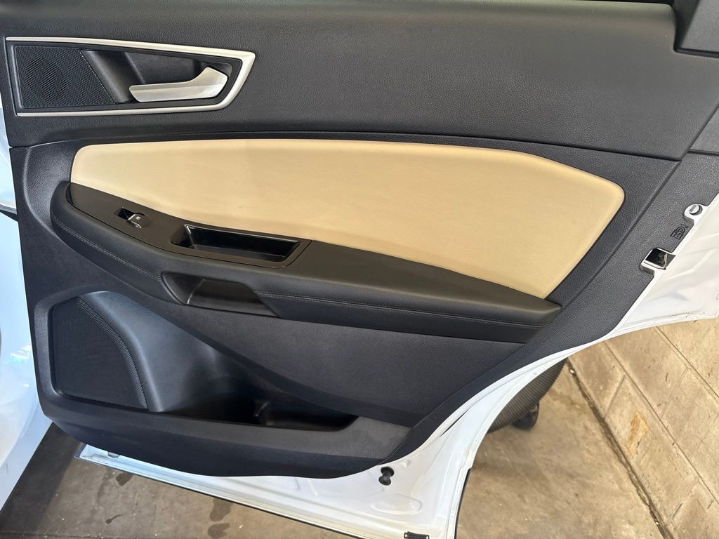 Thumbnail: 2020 Ford Edge - 38
