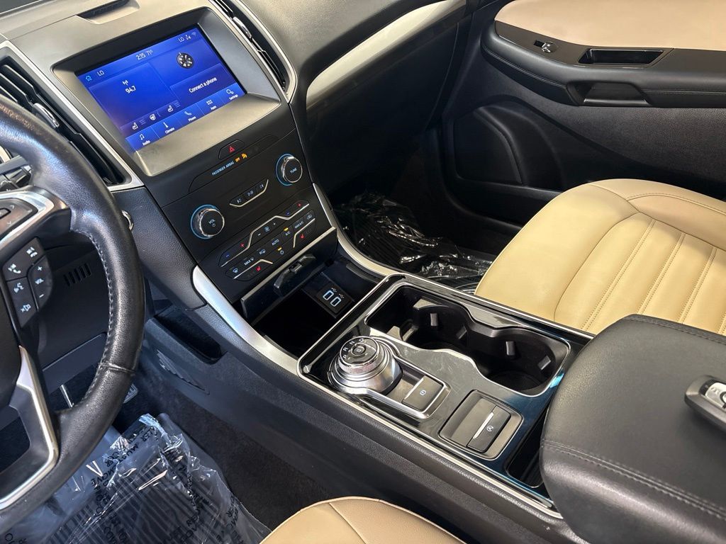 Thumbnail: 2020 Ford Edge - 14