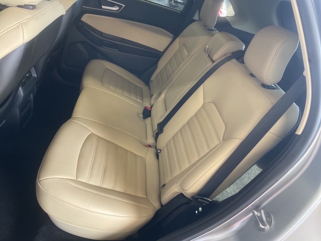 2022 Ford Edge SEL 10