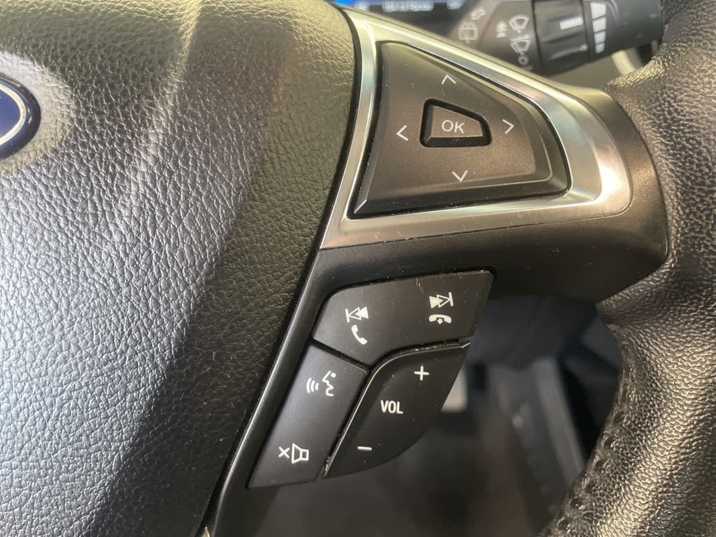 2022 Ford Edge SEL 25
