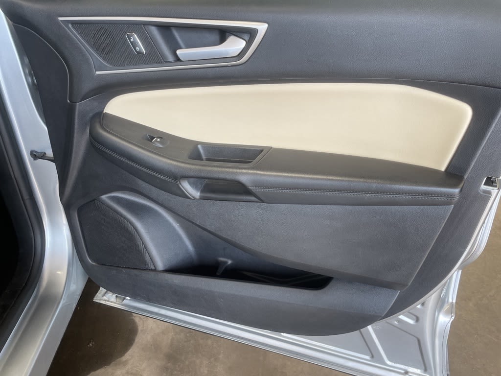 2022 Ford Edge SEL 34