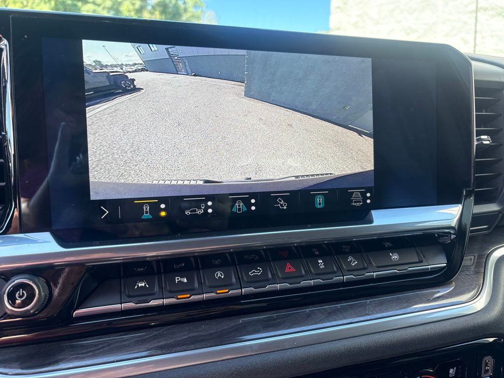 Thumbnail: 2023 Chevrolet Silverado 1500 - 32