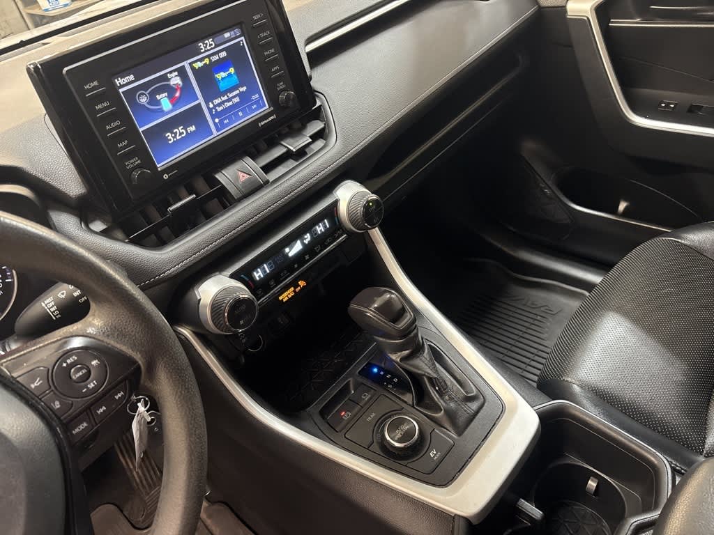 Thumbnail: 2022 Toyota RAV4 - 15