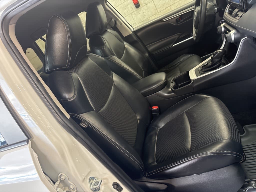 Thumbnail: 2022 Toyota RAV4 - 10