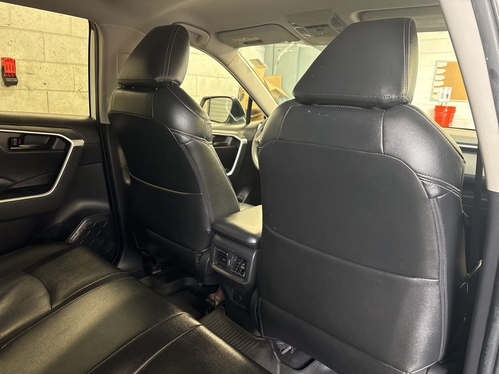 Thumbnail: 2022 Toyota RAV4 - 9