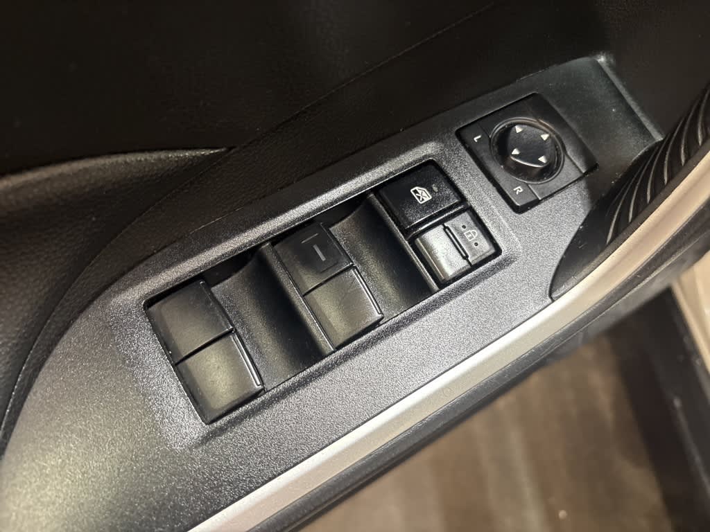 Thumbnail: 2022 Toyota RAV4 - 23