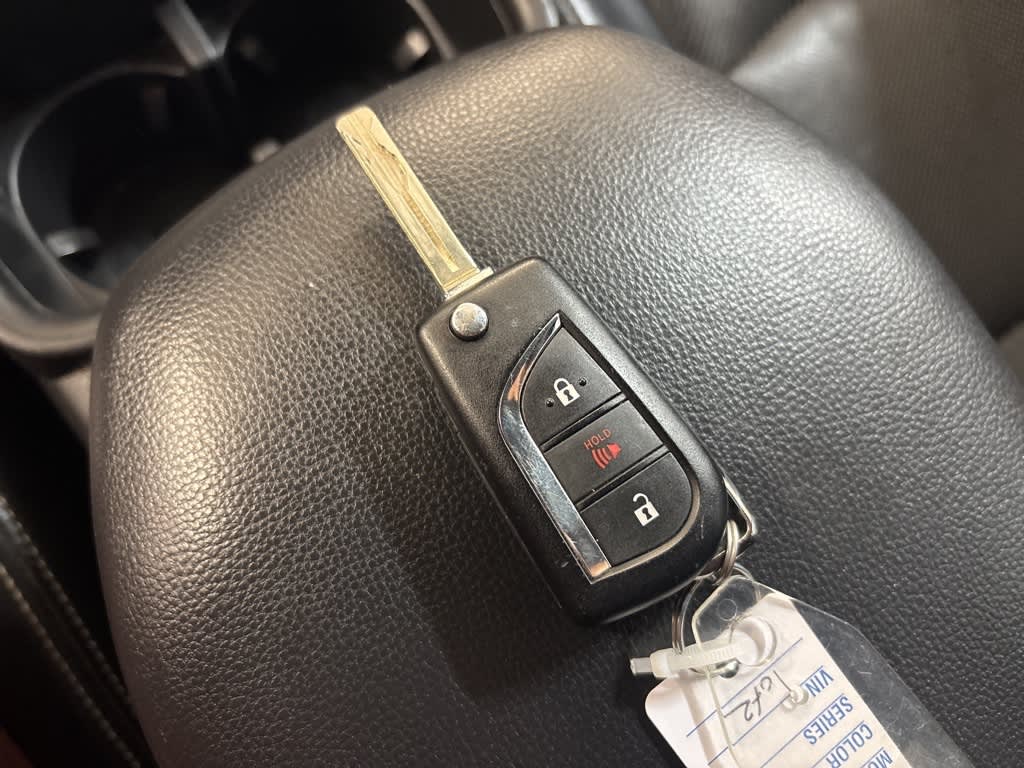 Thumbnail: 2022 Toyota RAV4 - 18