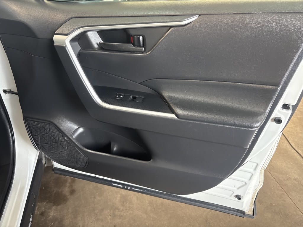 Thumbnail: 2022 Toyota RAV4 - 34