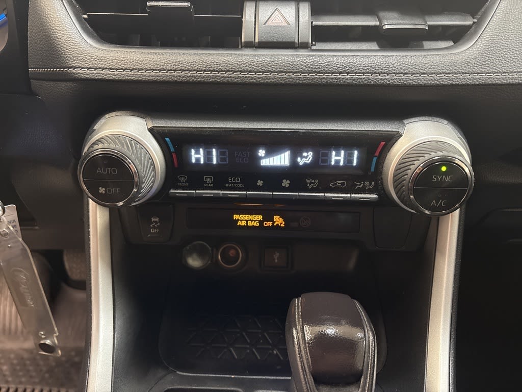 Thumbnail: 2022 Toyota RAV4 - 25