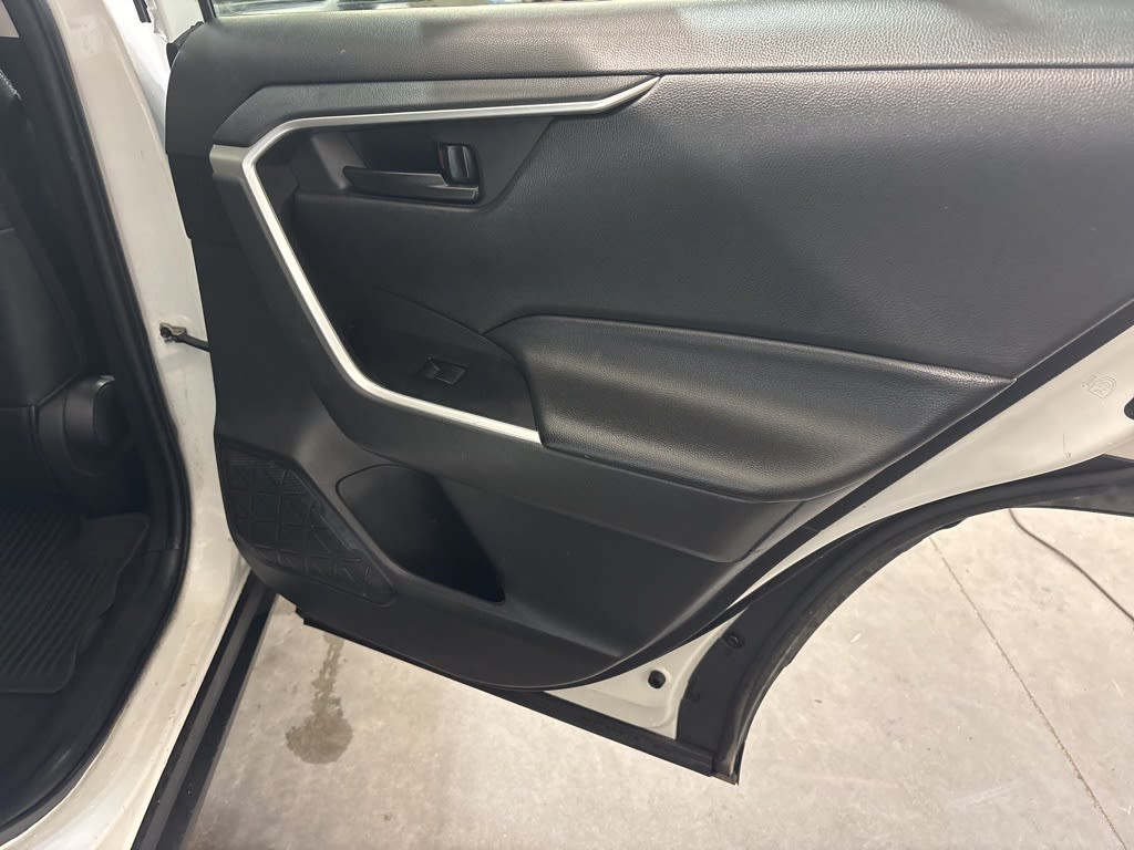 Thumbnail: 2022 Toyota RAV4 - 32