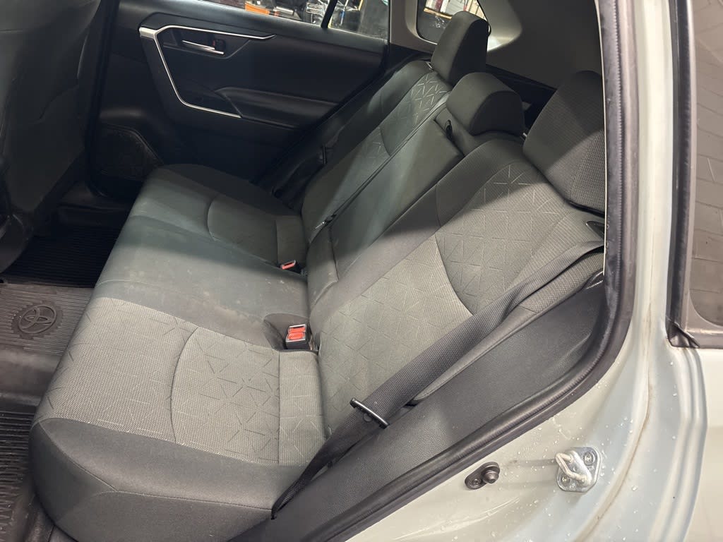 Thumbnail: 2022 Toyota RAV4 - 31