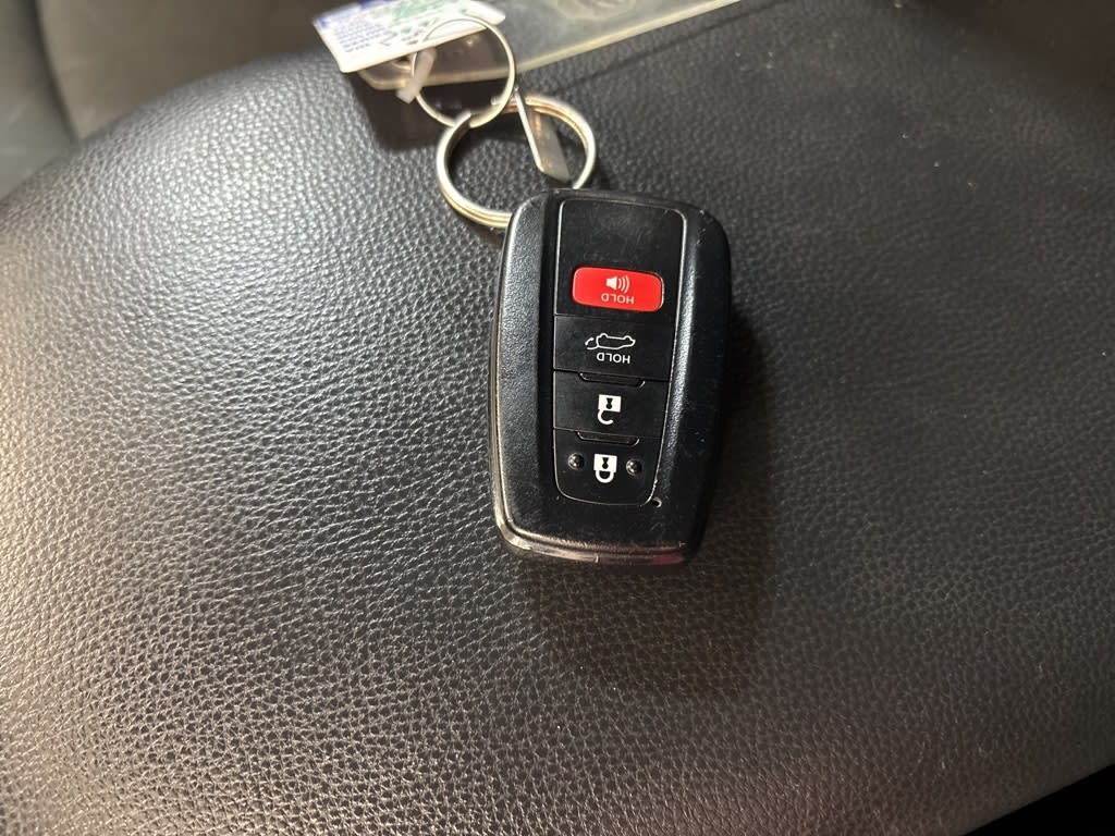 Thumbnail: 2022 Toyota RAV4 - 18