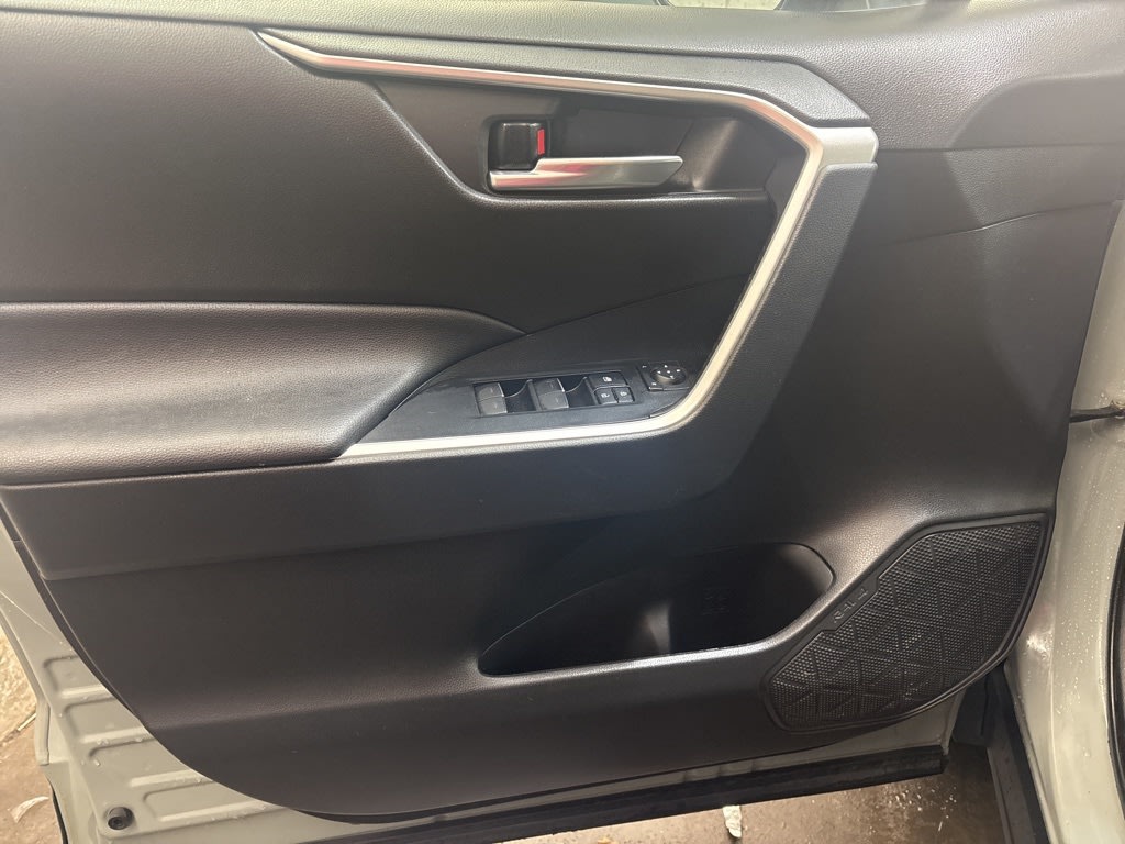 Thumbnail: 2022 Toyota RAV4 - 22