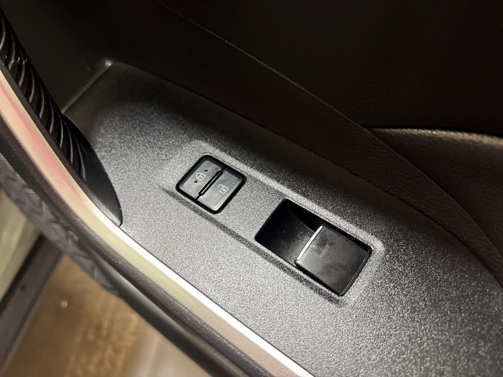 Thumbnail: 2022 Toyota RAV4 - 6